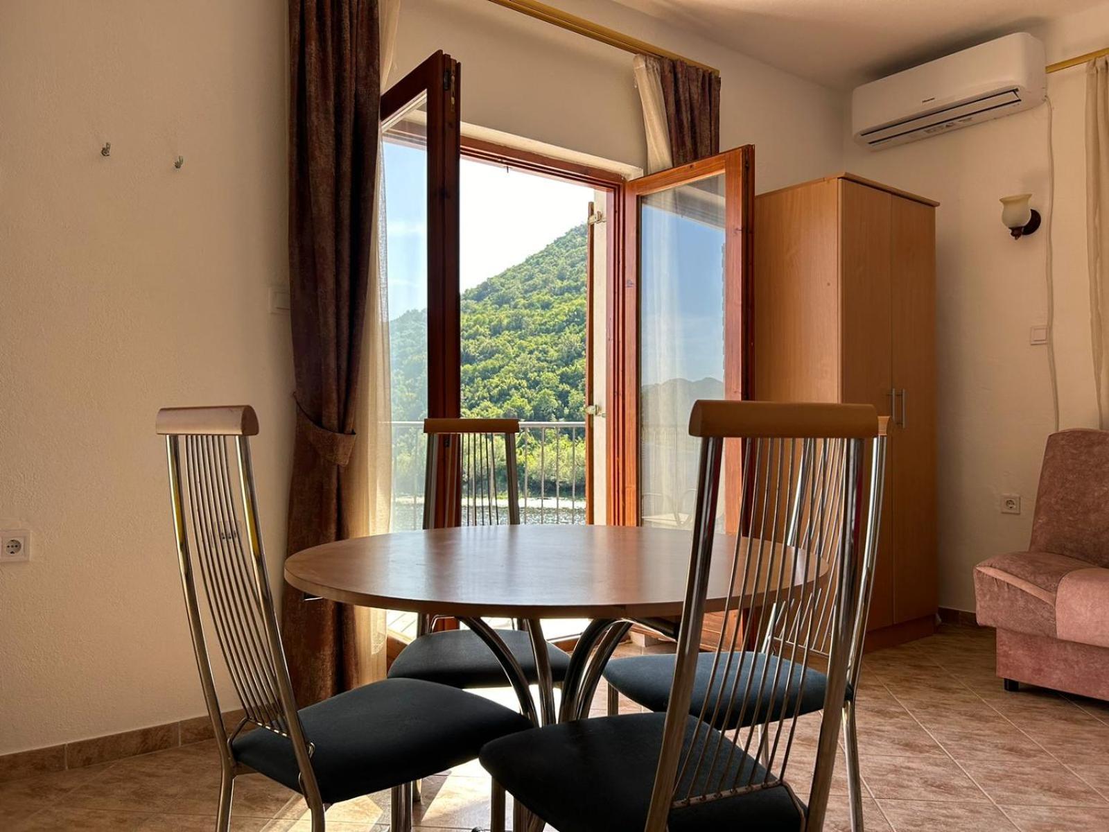 Sunny Terraces Apartment Cetinje